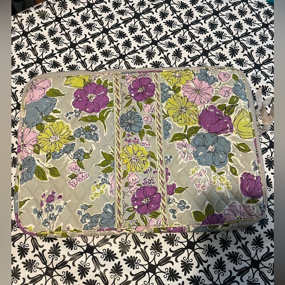 Vera Bradley - Purple floral 17in quilted laptop case